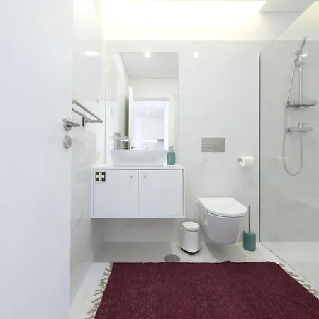 Downtown Bright With Balcony By Vacationy *