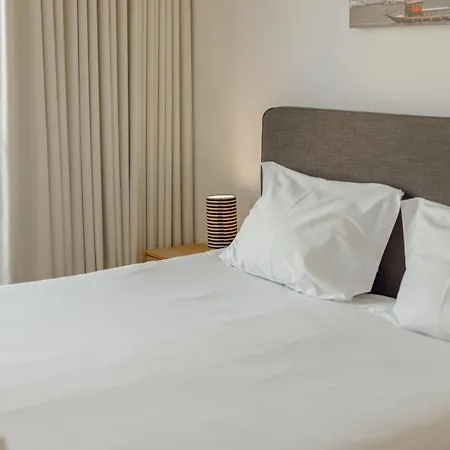 Downtown Bright With Balcony By Vacationy *