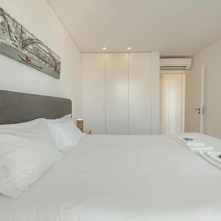 Downtown Bright With Balcony By Vacationy *