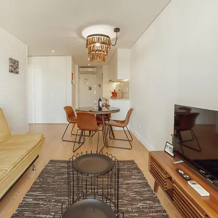 Downtown Bright With Balcony By Vacationy Apartment *