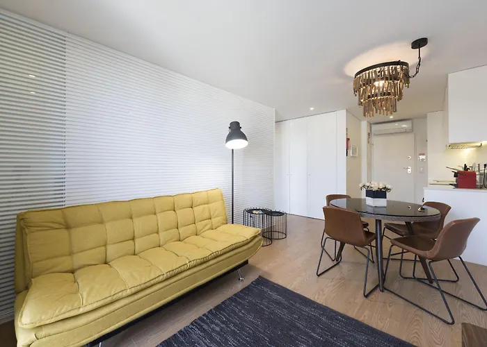 Apartment Downtown Bright With Balcony By Vacationy