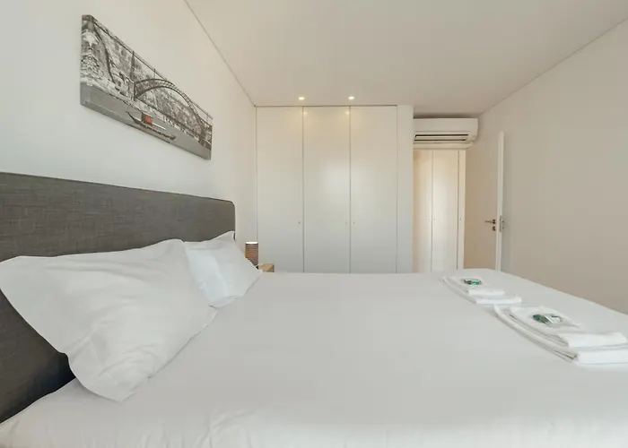 Downtown Bright With Balcony By Vacationy *