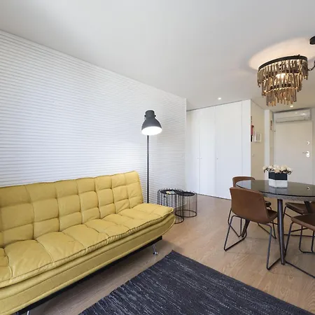 Apartment Downtown Bright With Balcony By Vacationy