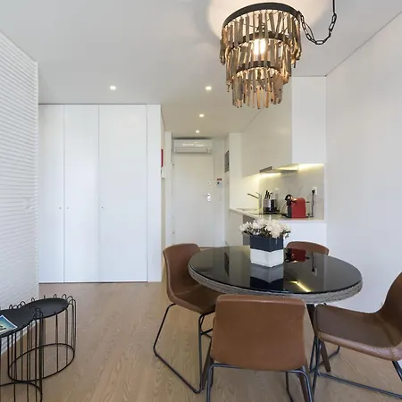 Apartment Downtown Bright With Balcony By Vacationy *