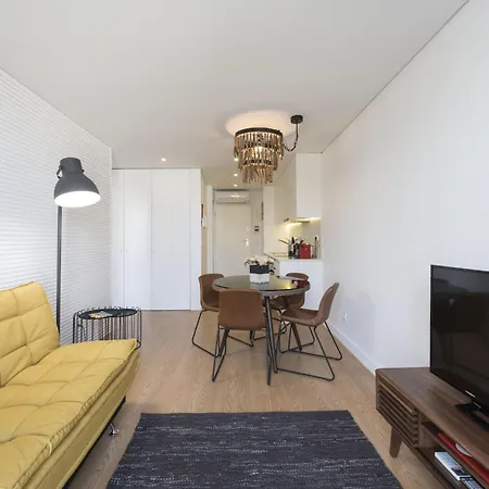 Apartment Downtown Bright With Balcony By Vacationy