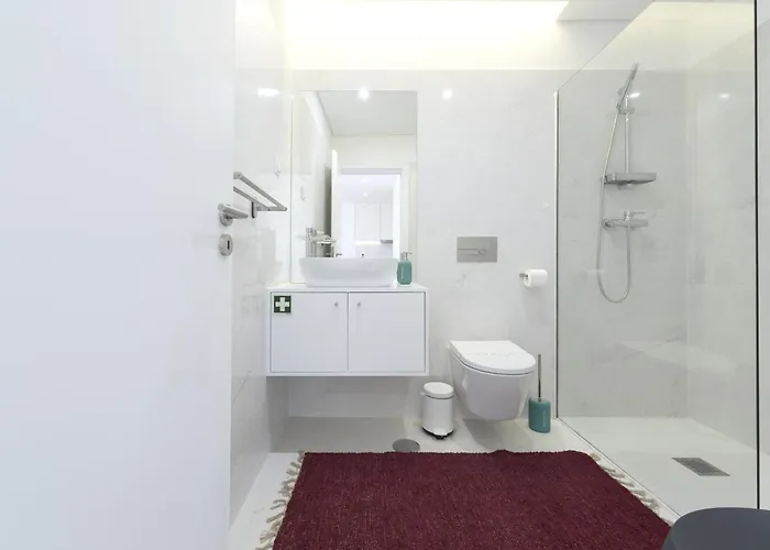 Downtown Bright With Balcony By Vacationy *