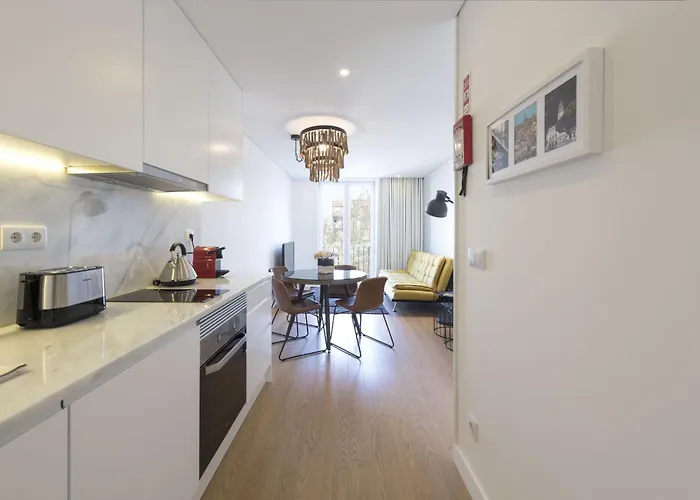 Downtown Bright With Balcony By Vacationy Porto