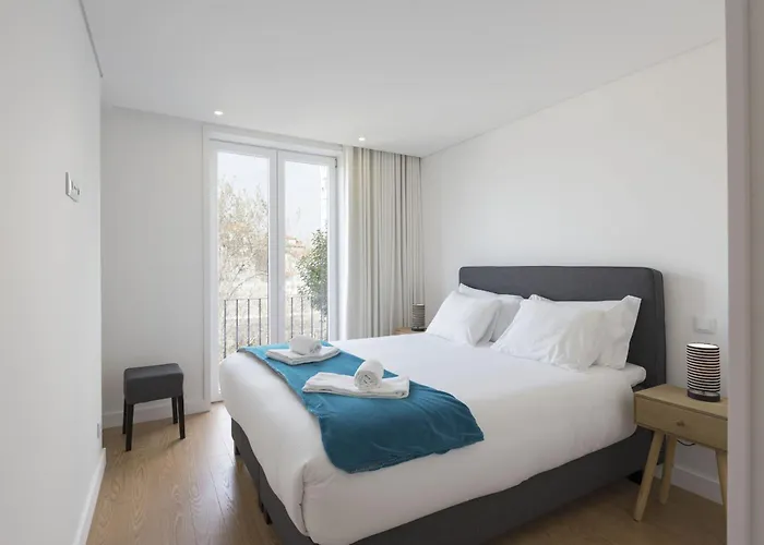 Downtown Bright With Balcony By Vacationy Apartman *