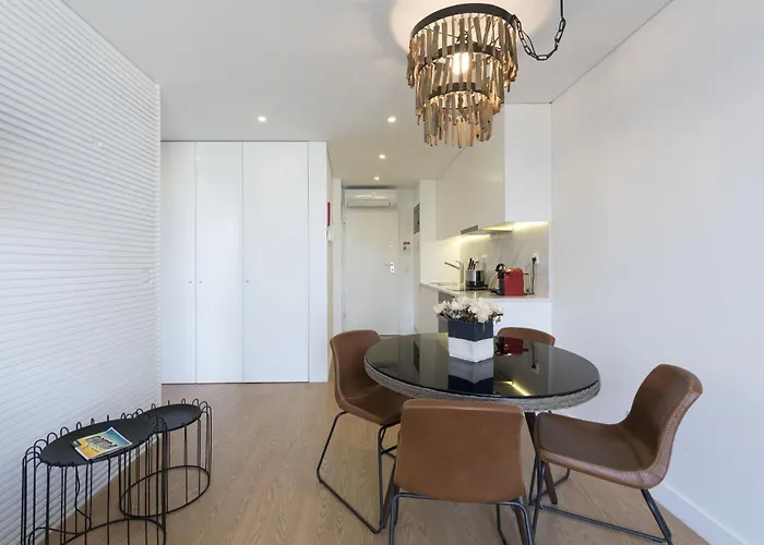 Apartman Downtown Bright With Balcony By Vacationy *