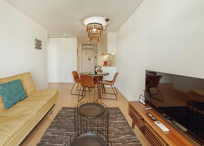 Downtown Bright With Balcony By Vacationy Apartman *