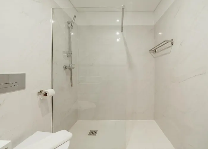 Downtown Bright With Balcony By Vacationy Porto