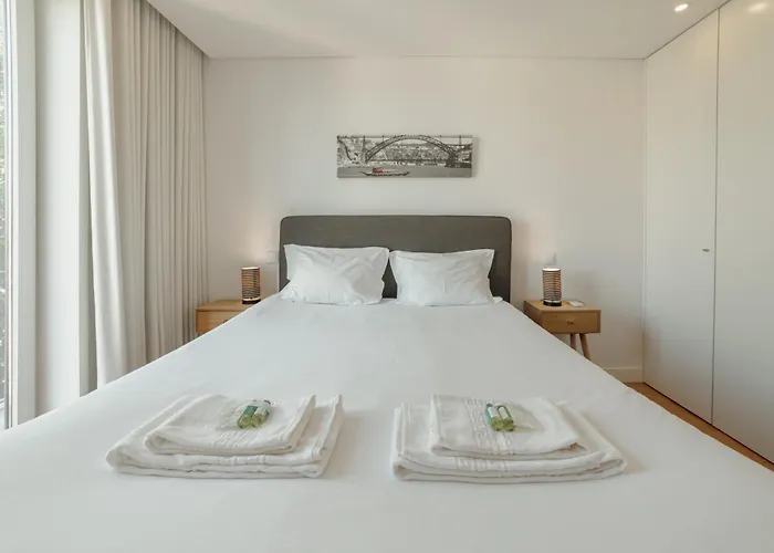 Downtown Bright With Balcony By Vacationy