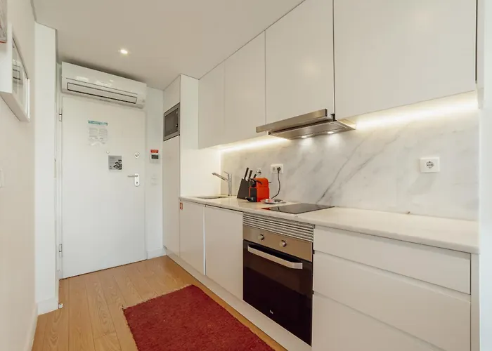 Downtown Bright With Balcony By Vacationy بورتو