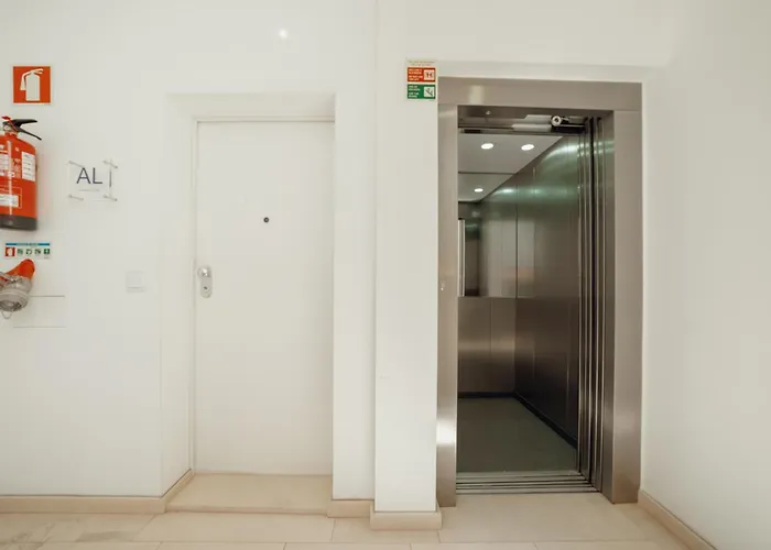 Downtown Bright With Balcony By Vacationy بورتو